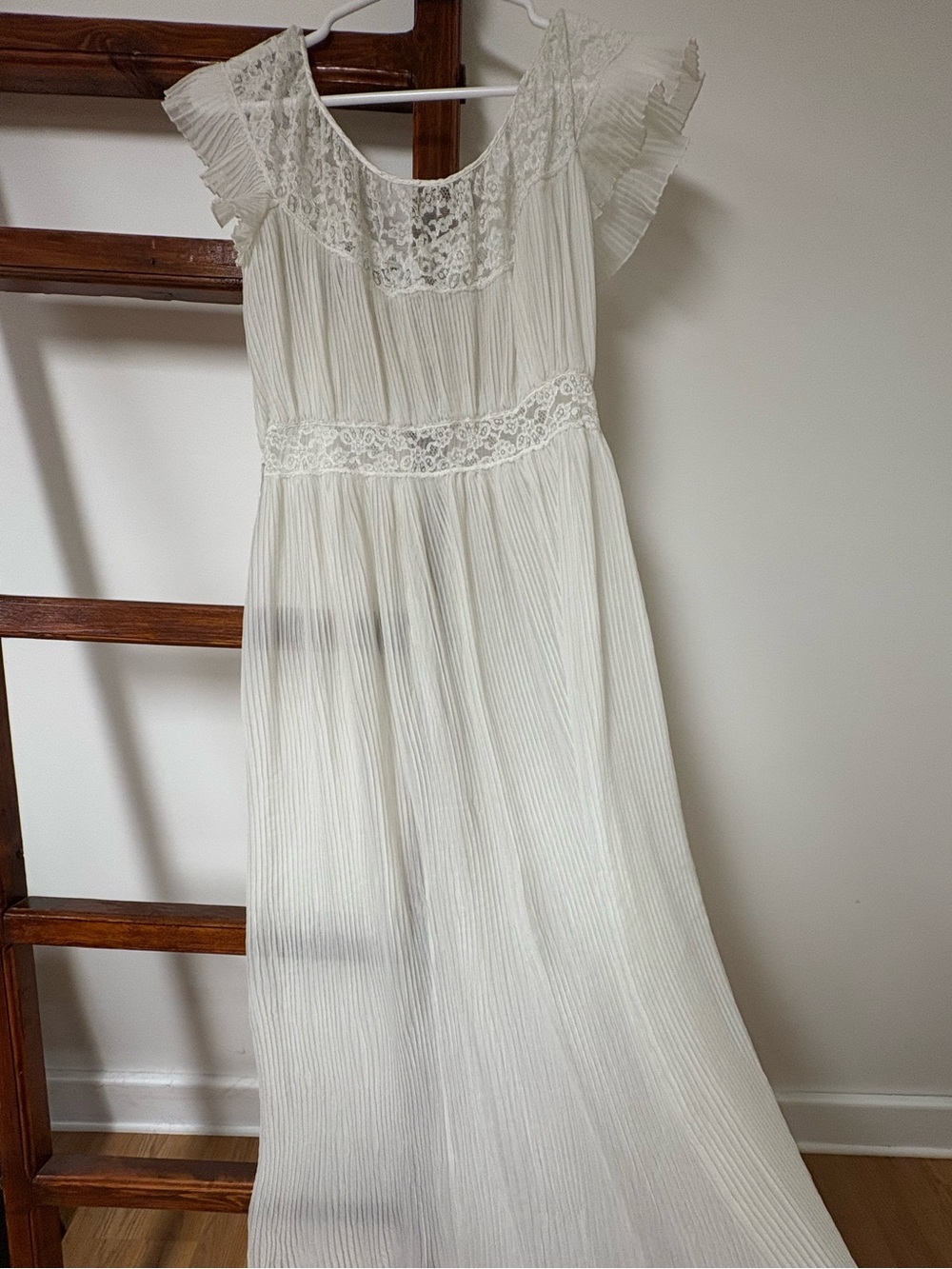 Vintage Women's Ivory Barbizon Flattery Brand Chiffon Nightgown